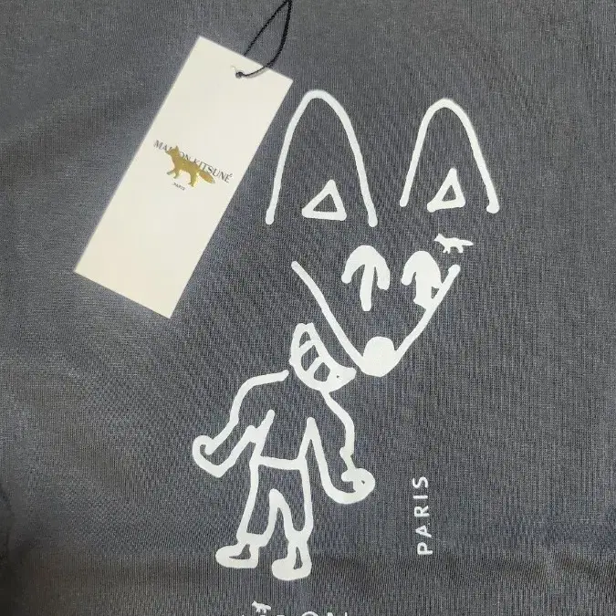 메종키츠네 그래픽 반팔티 차콜