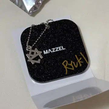 MAZZEL 류키 거울