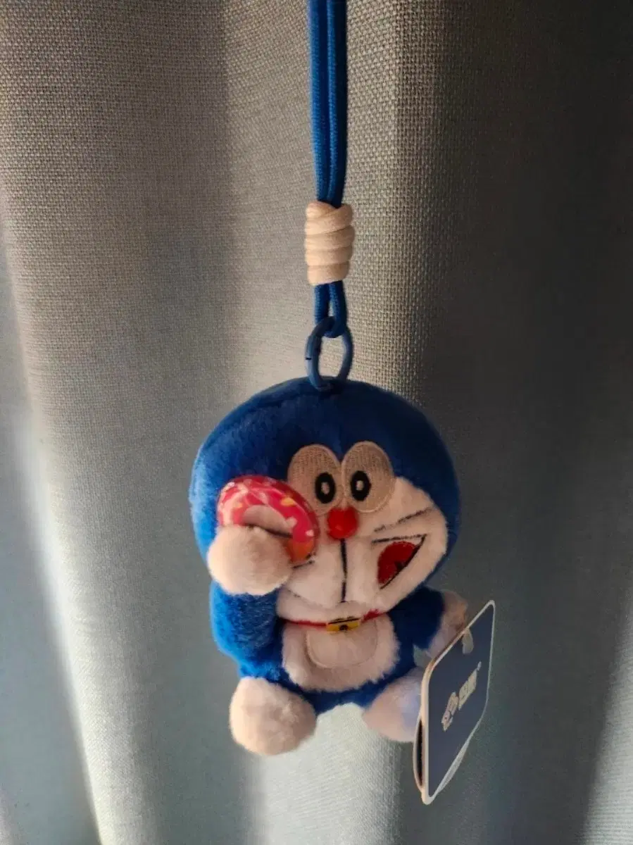 도라에몽 인형 키링 도넛