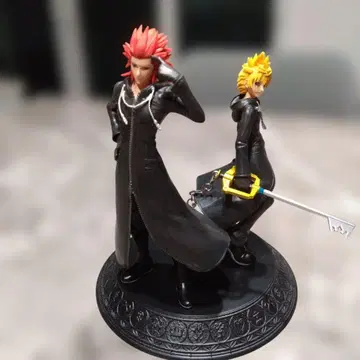 제일복권 KINGDOM HEARTS 록사스 & 엑셀 동상