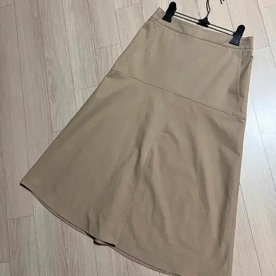 일라일 ILAIL 21ss 바스락 코튼 A라인 스커트 베이지 슬릿 트렌치 롱 치마