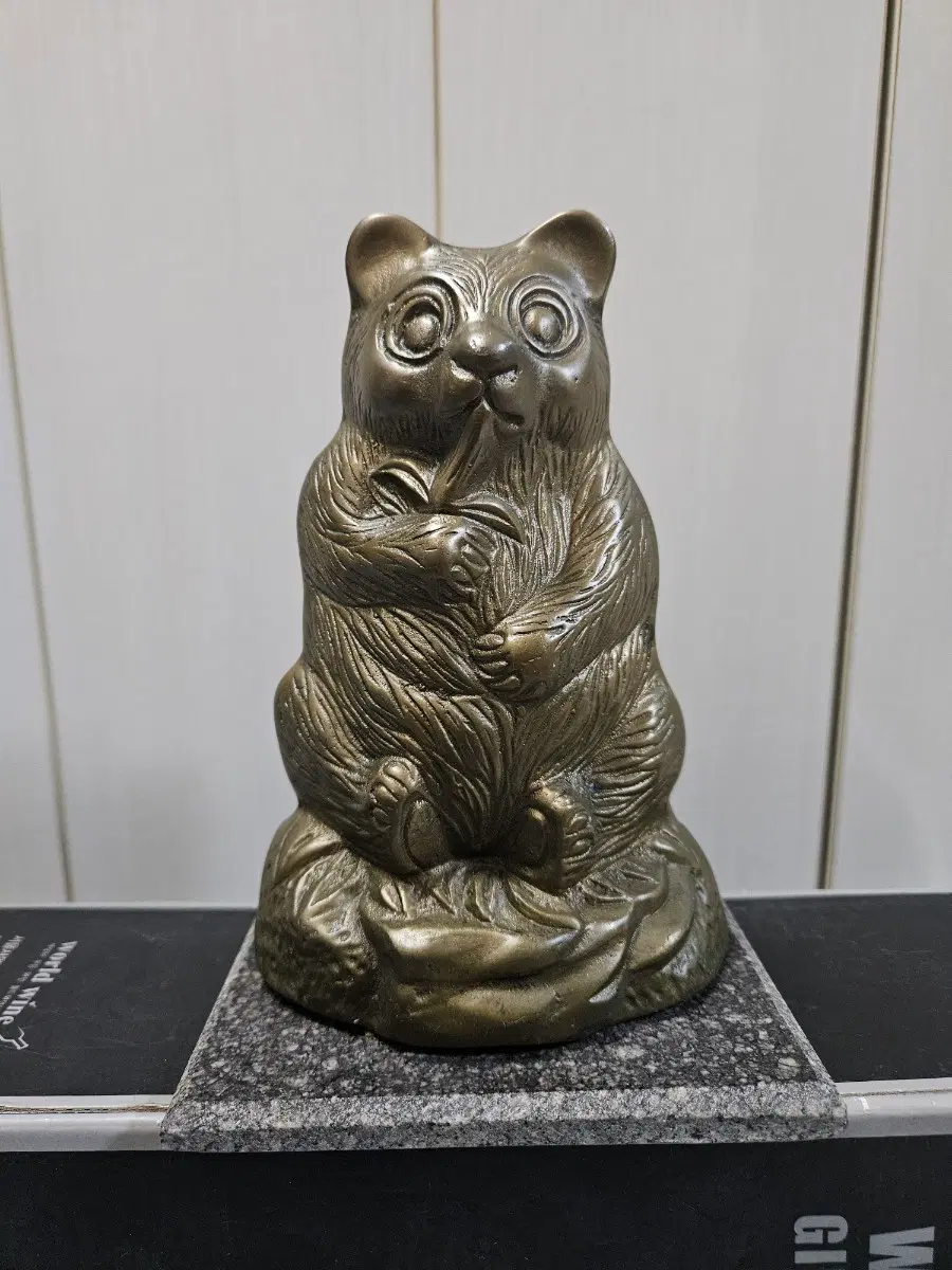 판다 곰 동상