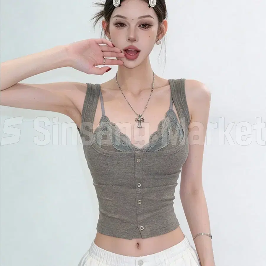 [빠른발송] 리꾸 레이스 레이어드버튼나시 섹시글램 키치 y2k 볼륨 바캉