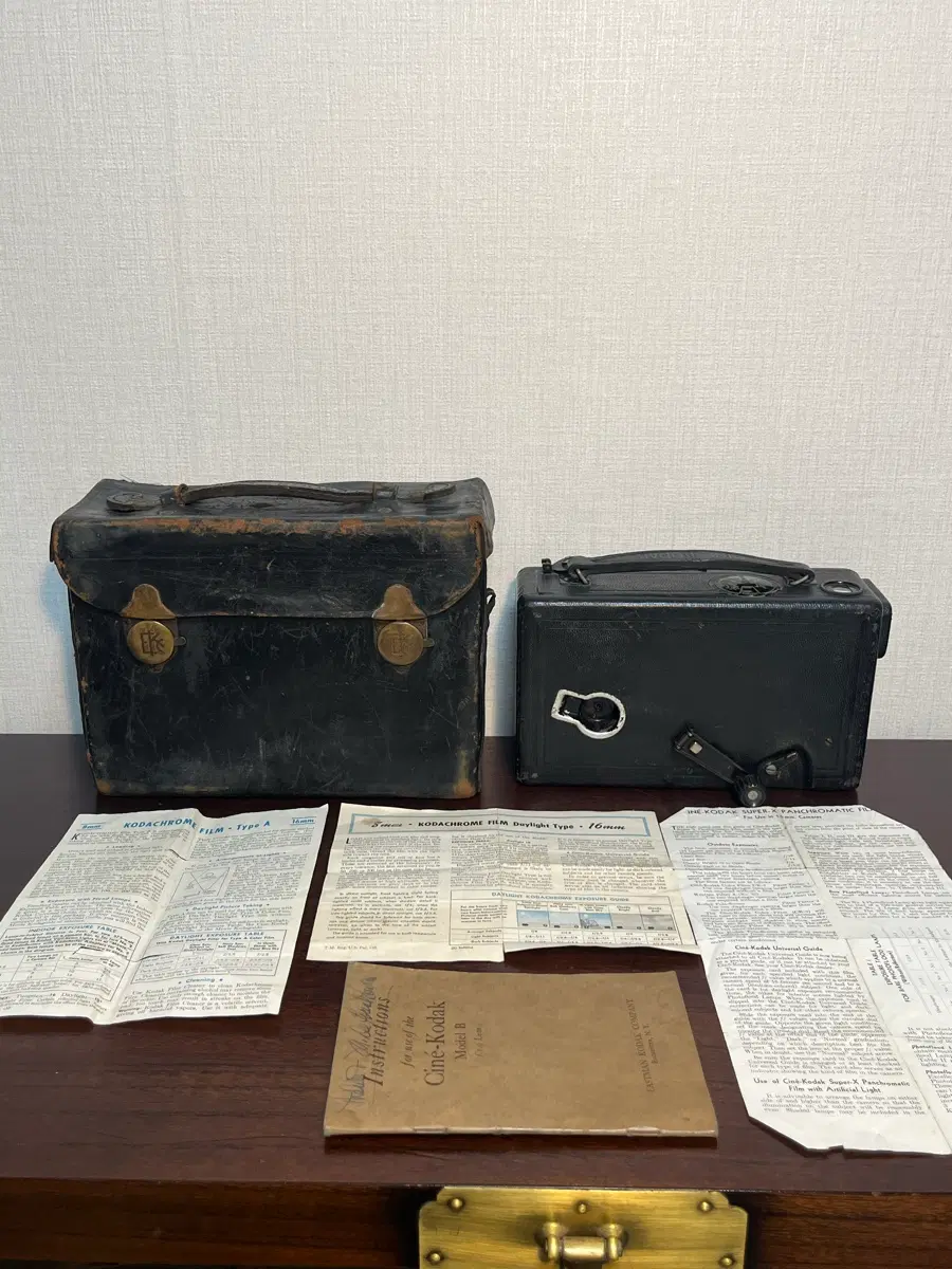 1927년 코닥 무성 영화 카메라(Cine-Kodak Model B)