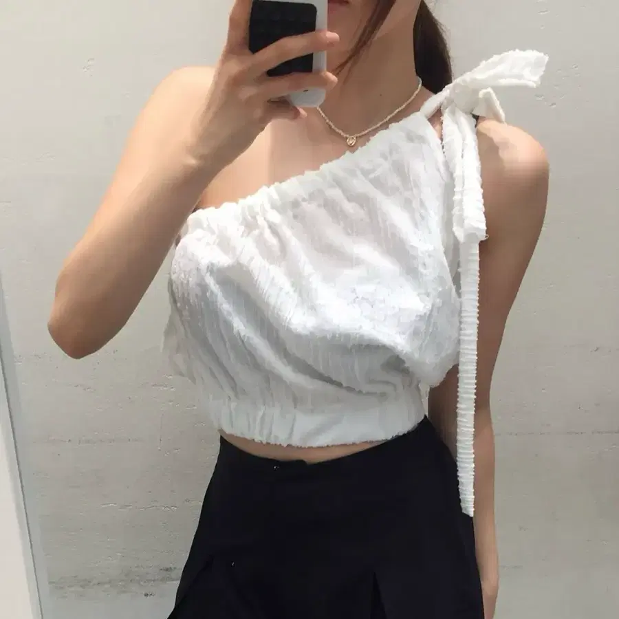 원숄더 블라우스
