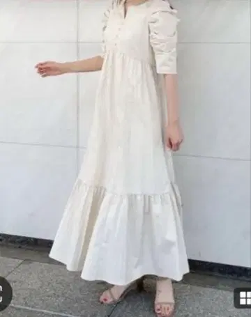 [새상품급] 리리안캐럿 개더슬리브 원피스 사이즈 2