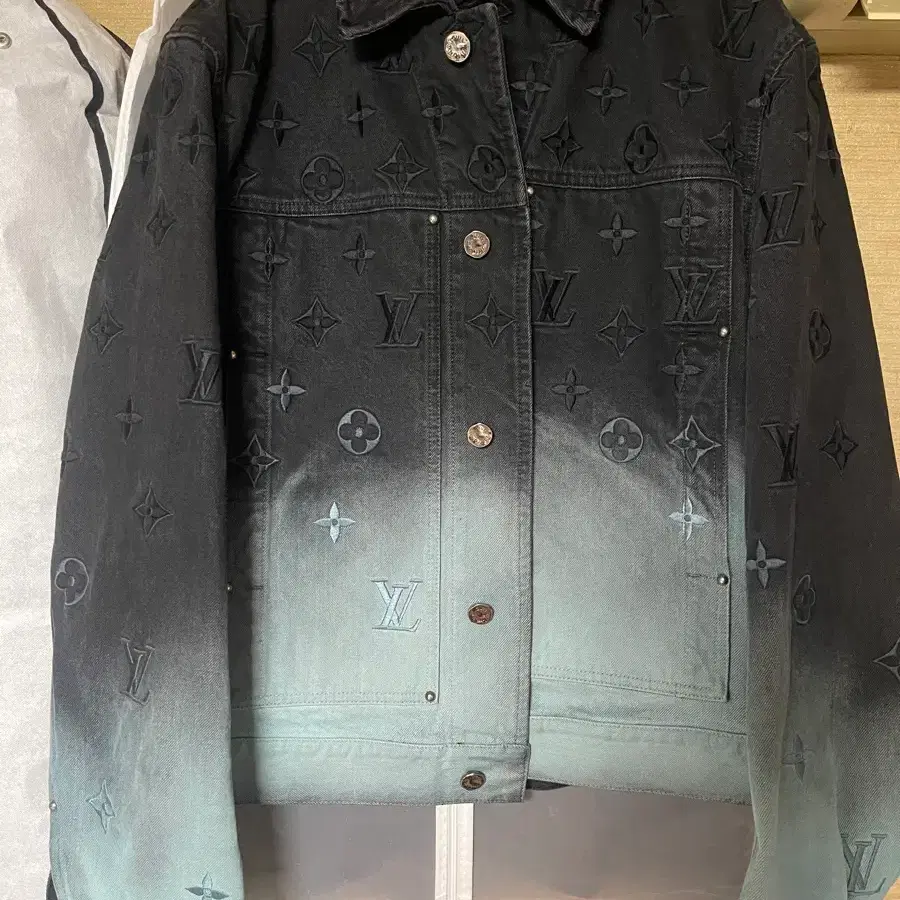 루이비통 자수 그라데이션 데님