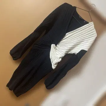ARMANI EXCHANGE 바이컬러 니트 원피스