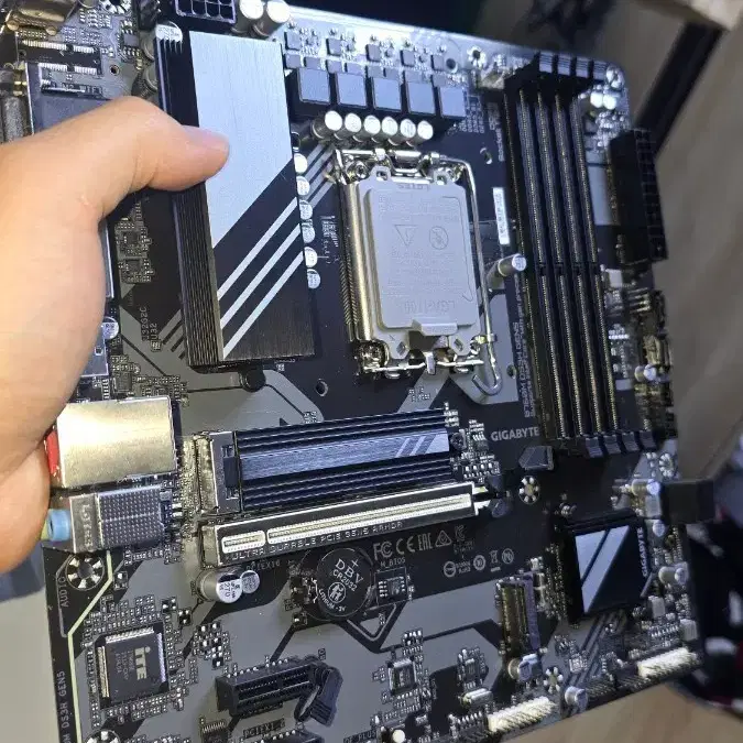 GIGABYTE B760M DS3H GEN5 (REV 1.0) 제이씨현