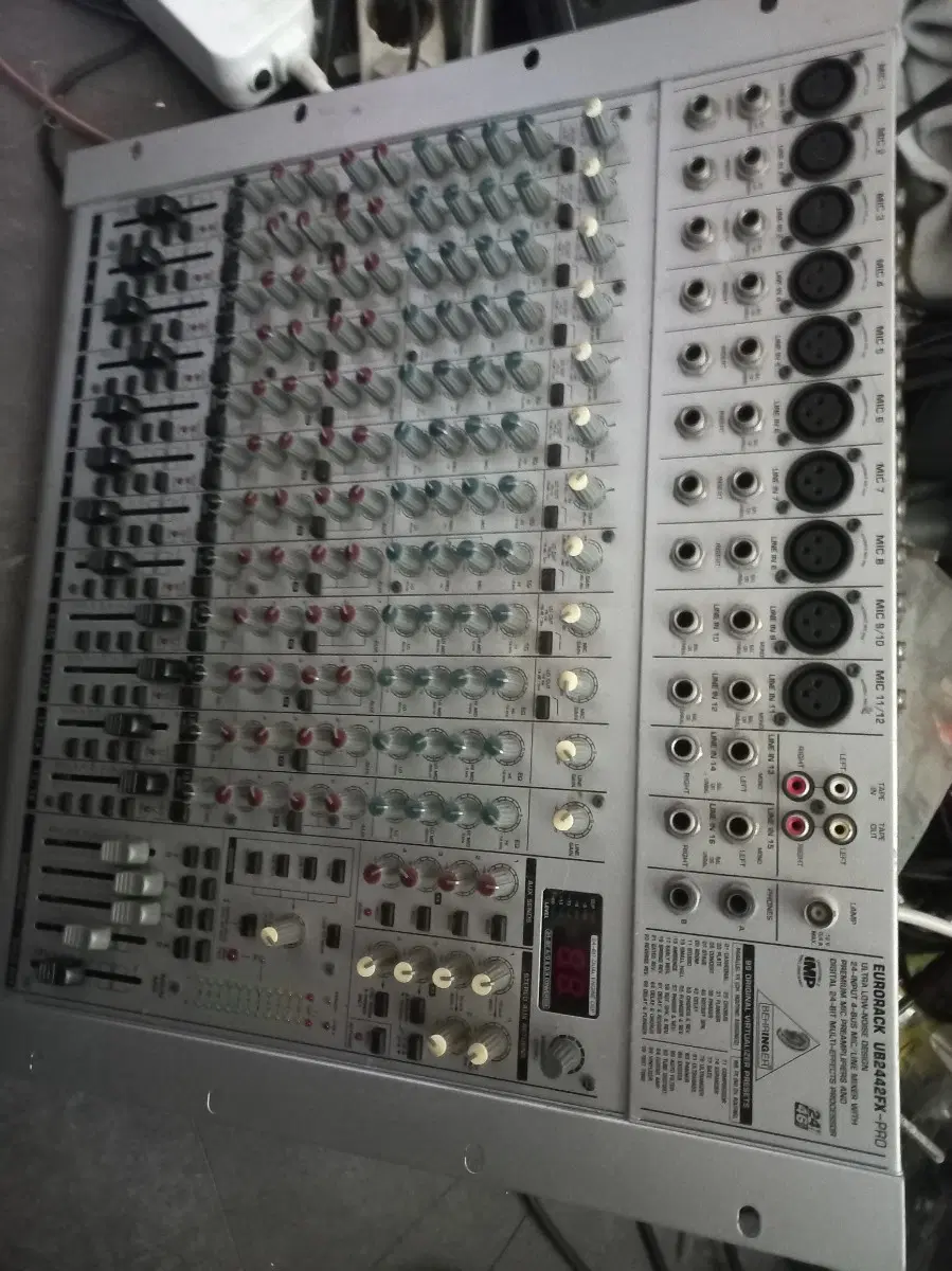 베링거 UB2442FX 음향믹서기