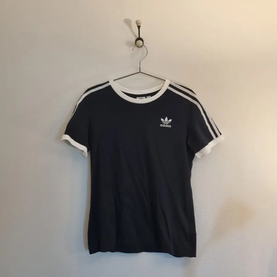 [판매완료] adidas | 아디다스 오리지널스 링거티 반팔 3스트라이프 블랙/화이트 여성 S