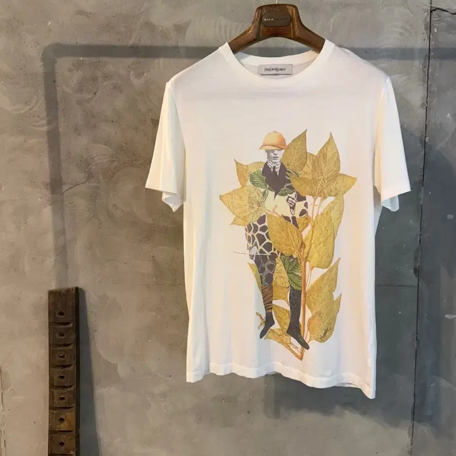 이브 생 로랑 반팔티셔츠 남성100