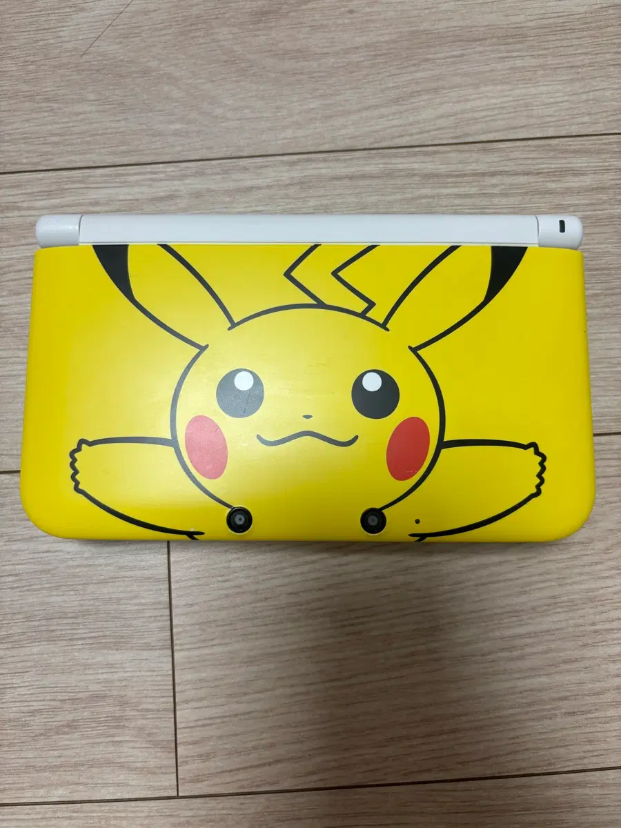 닌텐도 3DS XL 피카츄 에디션
