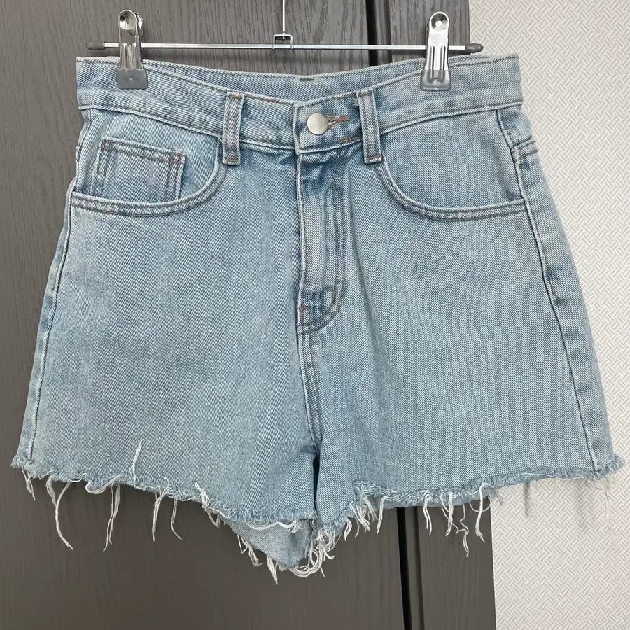 연청 컷팅 데님 반바지