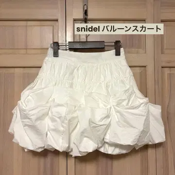 SNIDEL 벌룬 미니 스커트 화이트