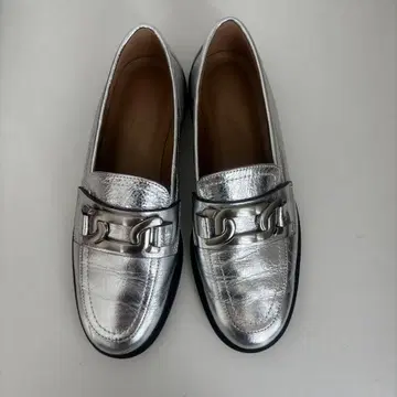 ODETTE E ODILE 체인 모티브 로퍼 플랫 silver
