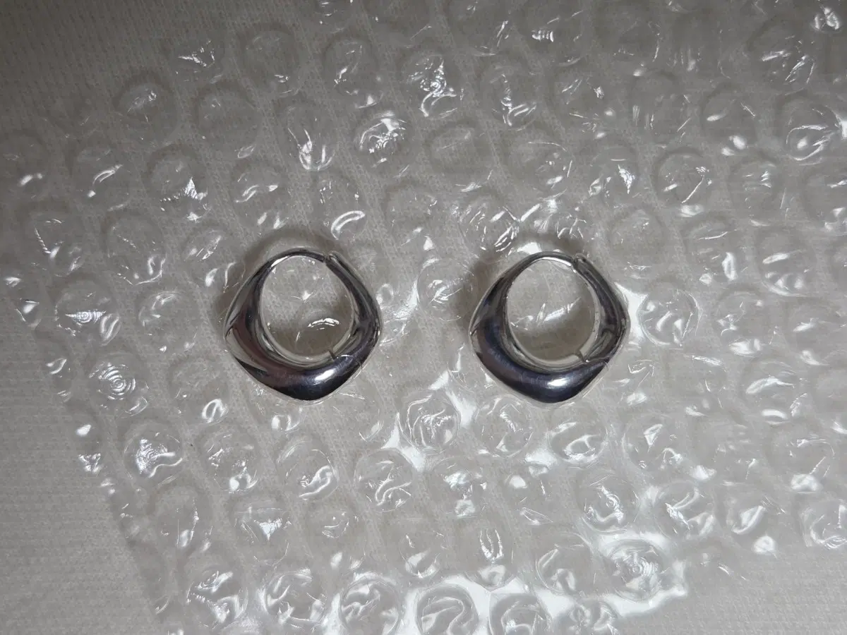 [새 상품] 코도 Small Velvet Edge Hoops 귀걸이