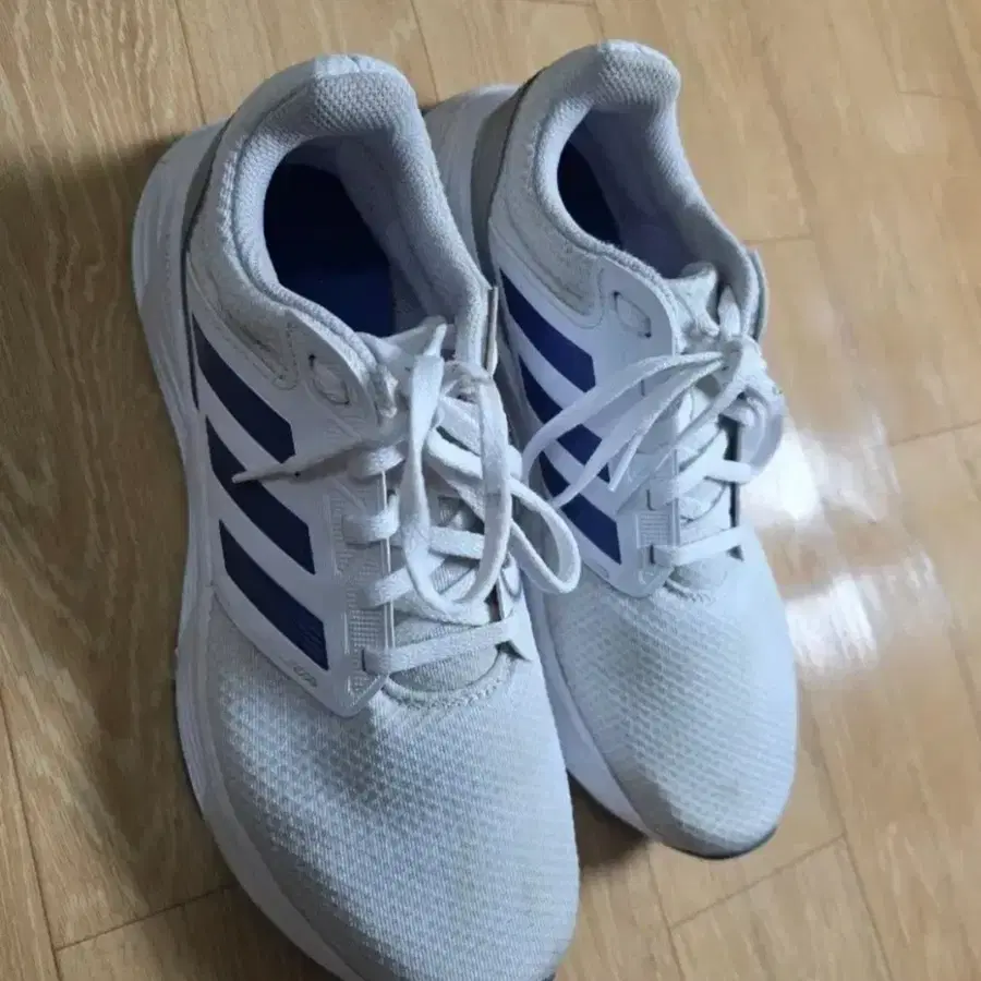 아디다스 운동화 화이트/블루 275