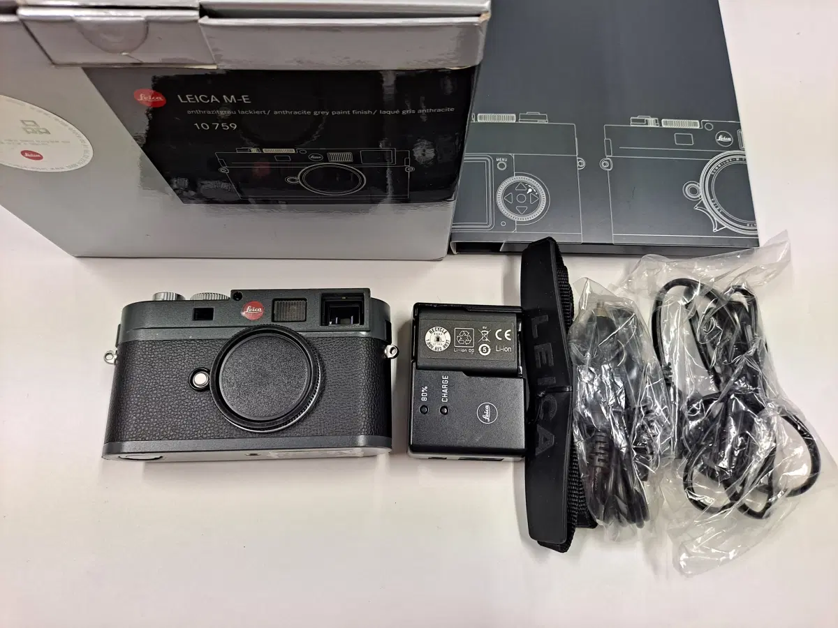 라이카  LEICA M-E