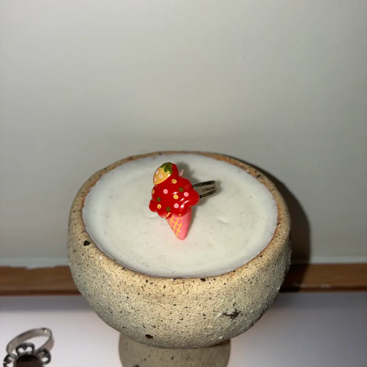 strawberry ice cream cone ring