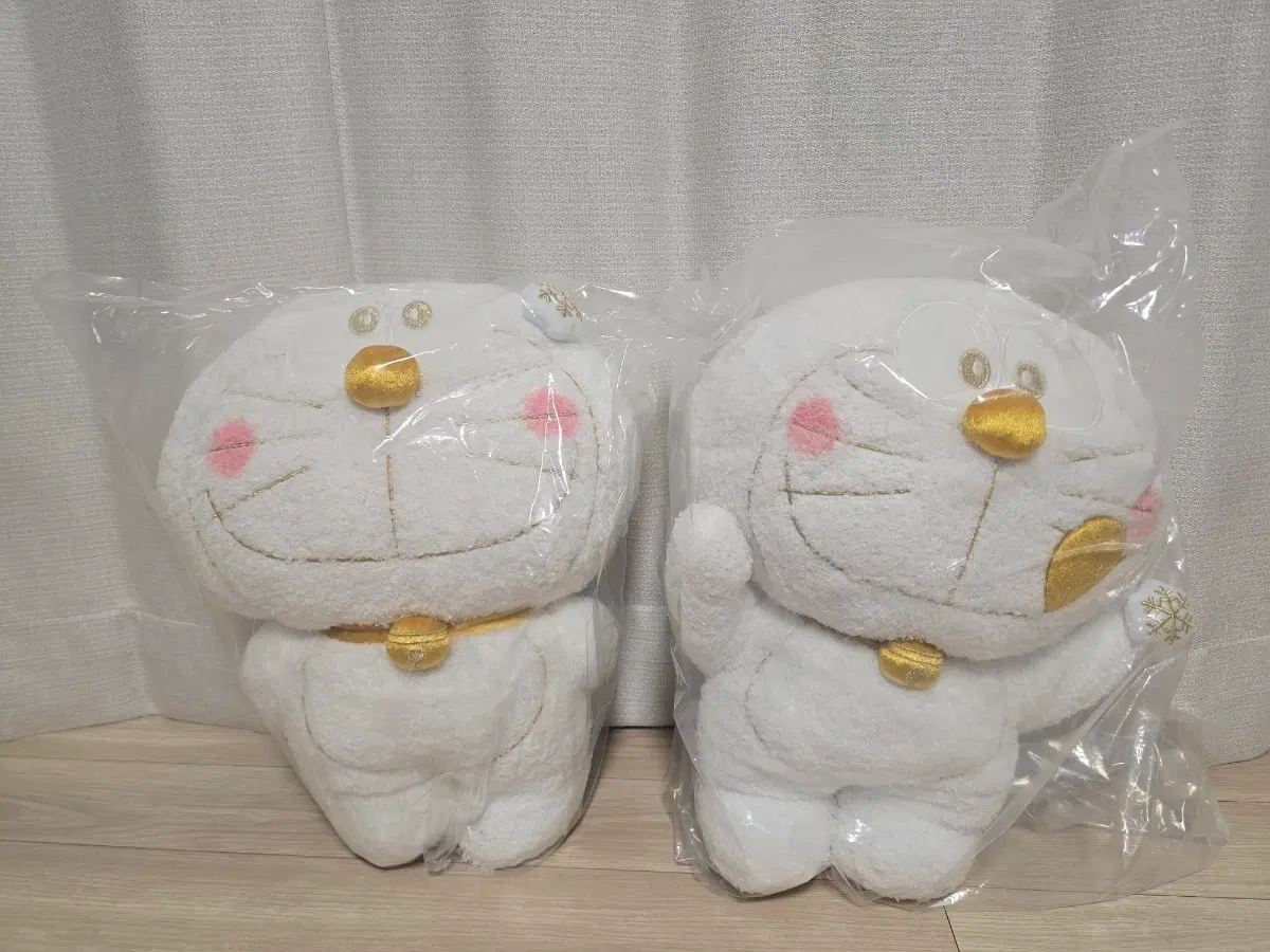 <도라에몽 Doraemon> 일본 한정판 골드 눈꽃 인형