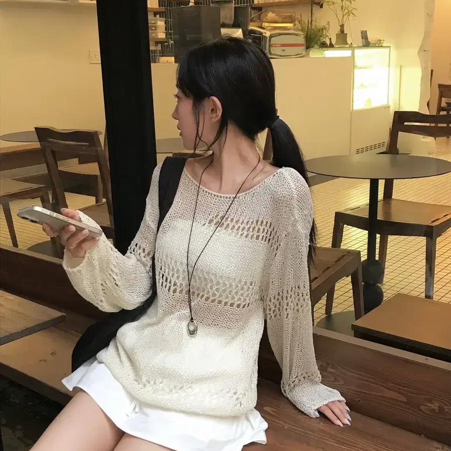 보트넥 펀칭 페더 메쉬 니트 아이보리