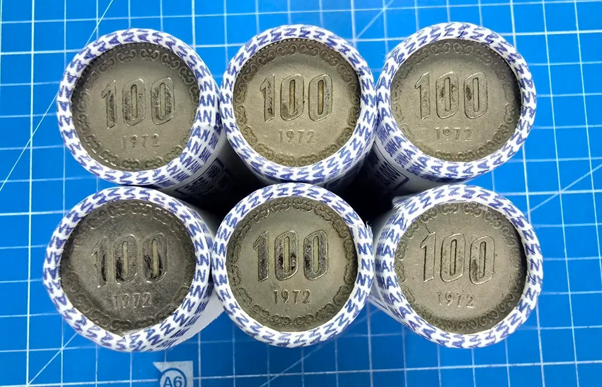 1972년 100원 동전 6롤 300개