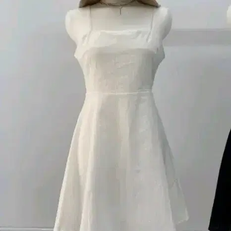 화이트 민소매 원피스 새거