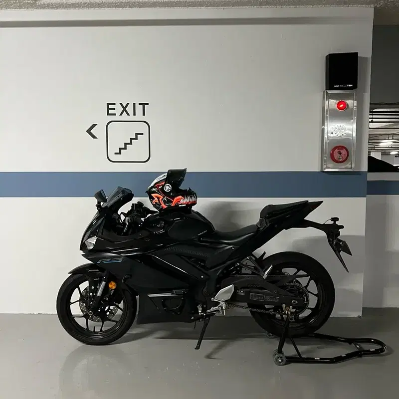 관리잘된 23년식 야마하 YZF-R3 블랙유광 (1대차주)