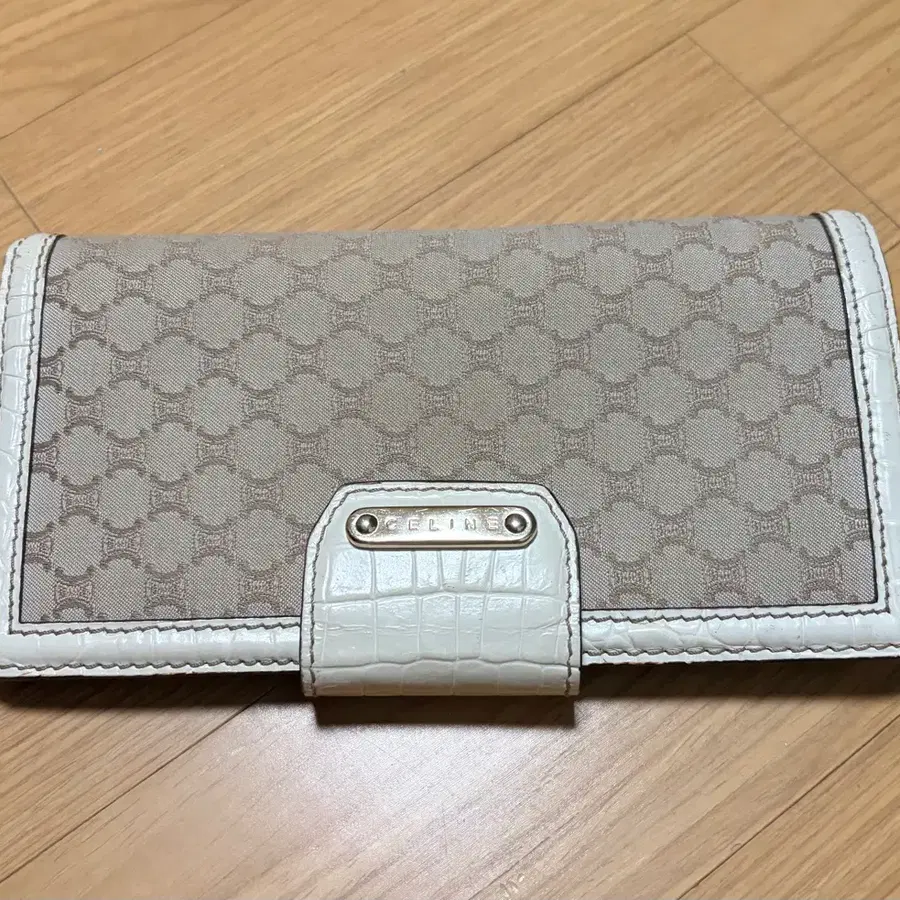 셀린느 마카담 패턴 장지갑 베이지/화이트