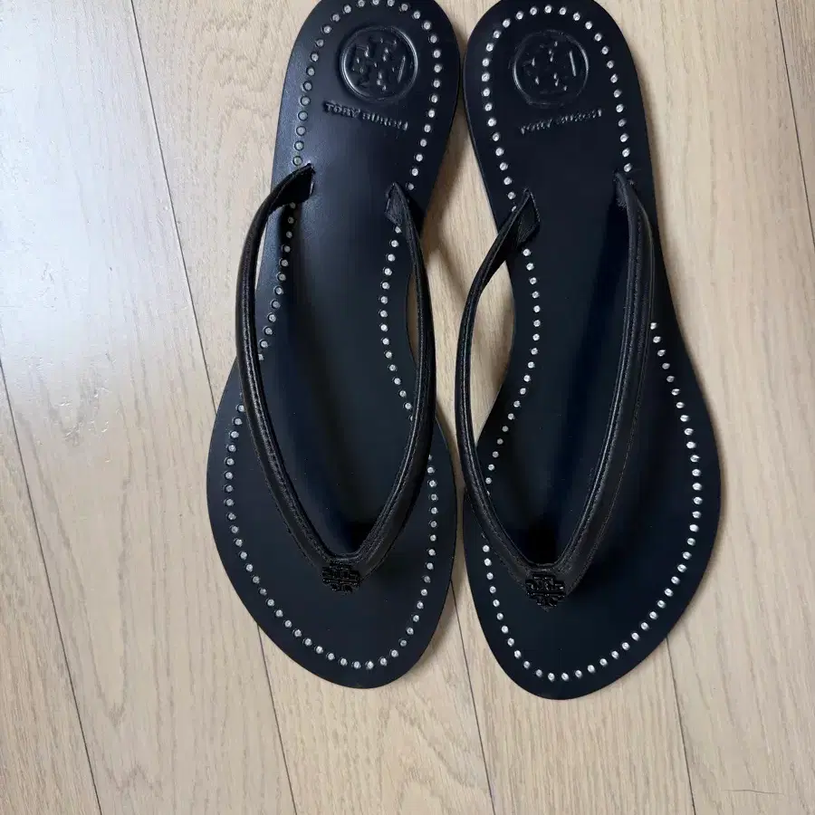 토니버치 플립플랍 샌들 블랙