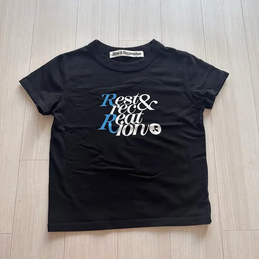 레스트앤레크레이션 Rest & Recreation 반팔티