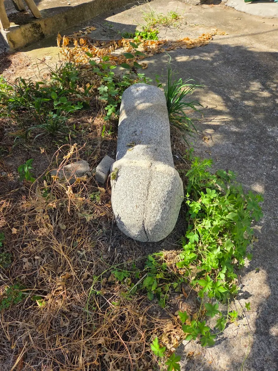 남근석