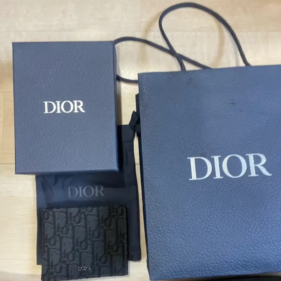 DIOR 지갑 앤 박스