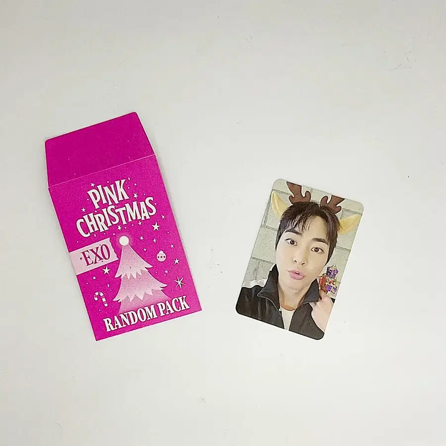 엑소 시우민 2024 핑크 크리스마스 포토카드 포카2 EXO XIUMIN 2024 PINK CHRISTMAS PHOTOCARD 2