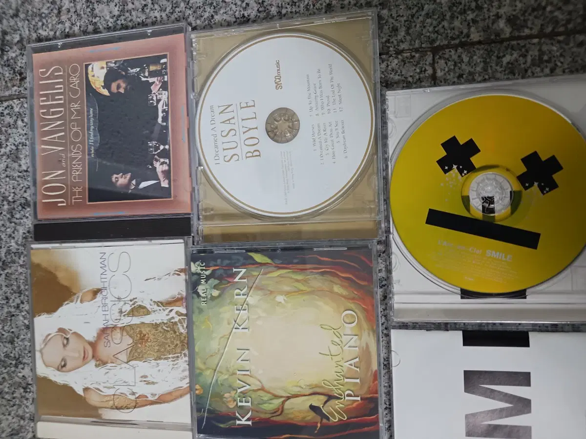 다양한 CD 앨범 (조너스 반겔리스, 수잔 보일, 케빈 컨 등)