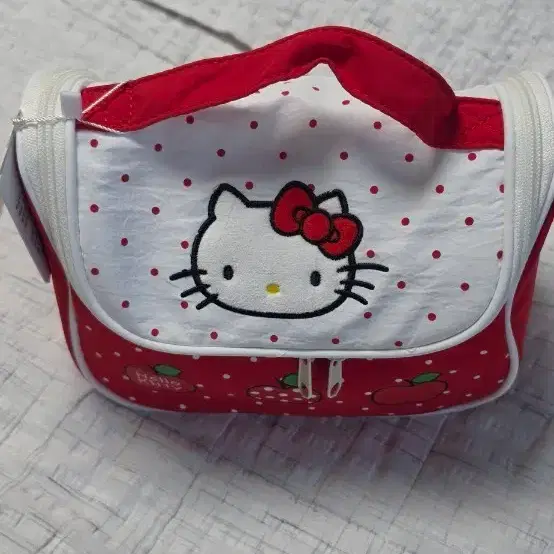 헬로키티 파우치 빨간색 도트 패턴