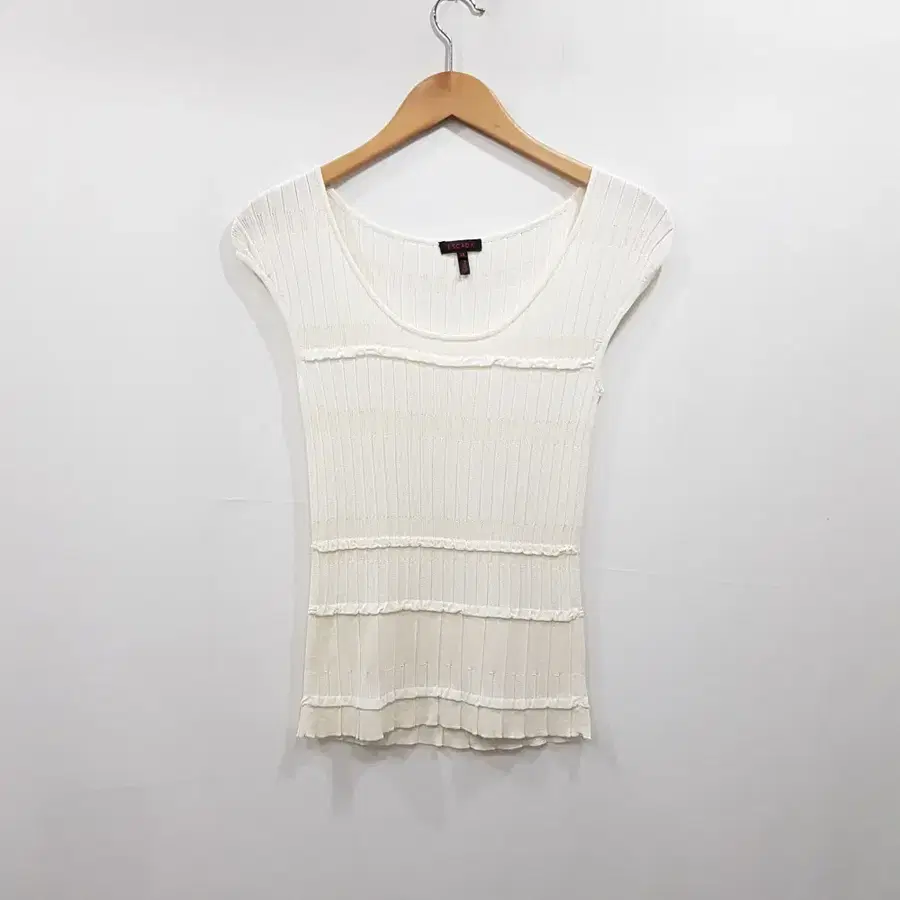 R898 에스까다 럭셔리 페미닌 스판 민소매 나시 티셔츠 여F