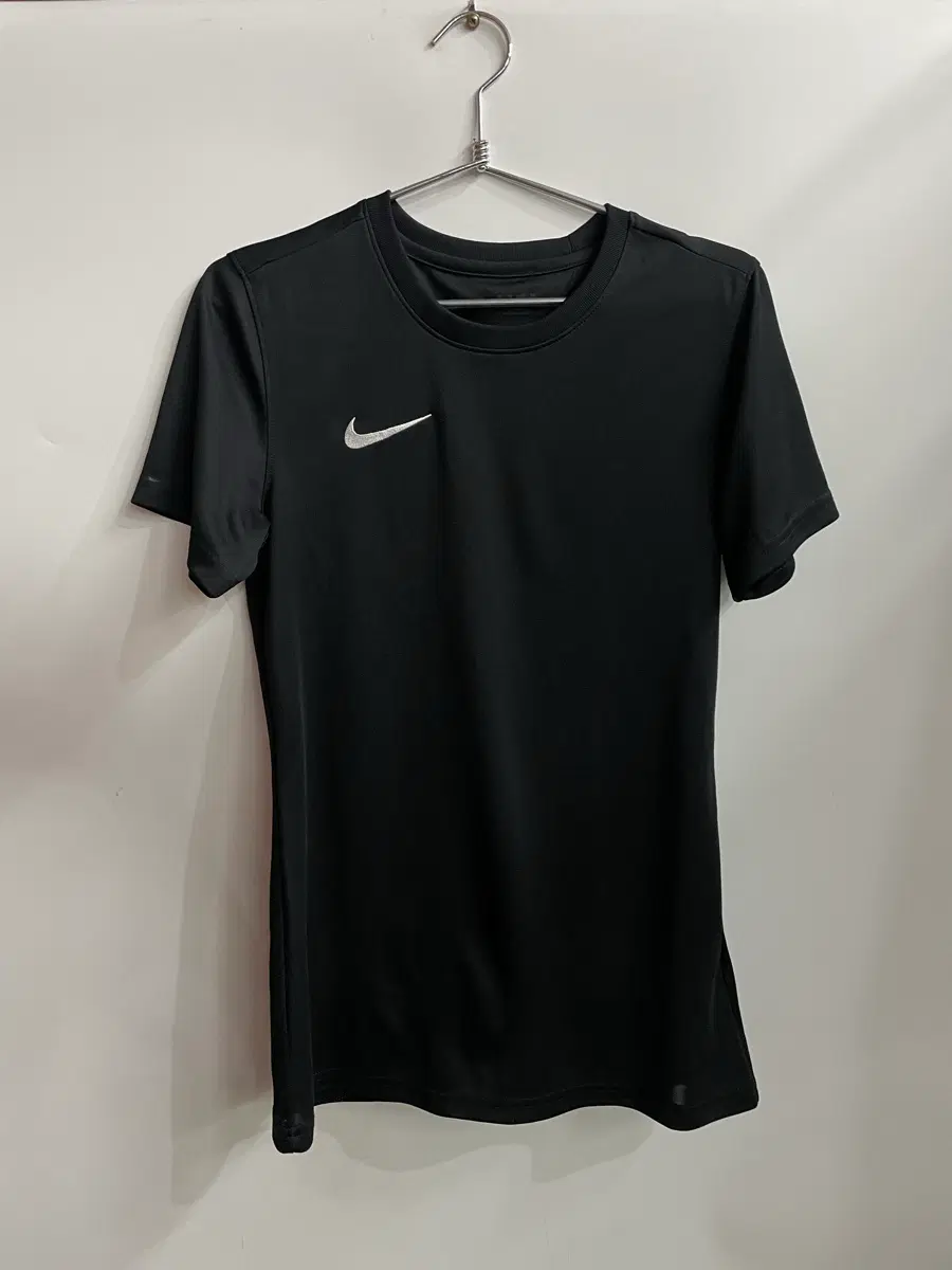 [XS] 나이키 드라이핏 블랙 스우시 반팔 기능성 티셔츠2.0