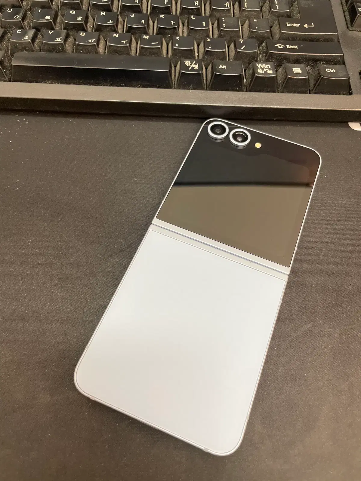 갤럭시Z플립6 블루 256GB 무잔상 상태좋은 중고51만1000원팝니다