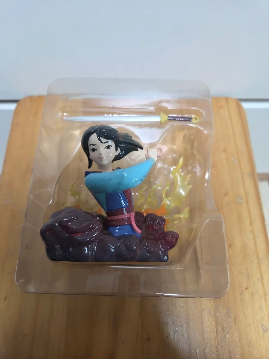 52TOYS 뮬란 아트 갤러리 피규어