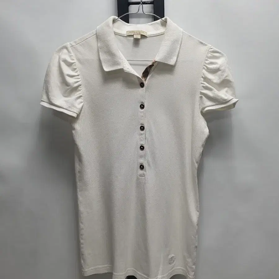 버버리 브릿 반팔 카라티 셔링 소매 화이트 s