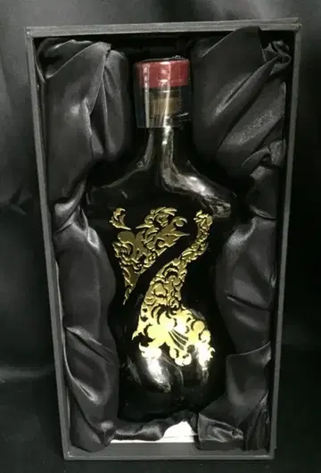묘지의 화랑 COBRA 문신 여자 보틀 스모크 골드