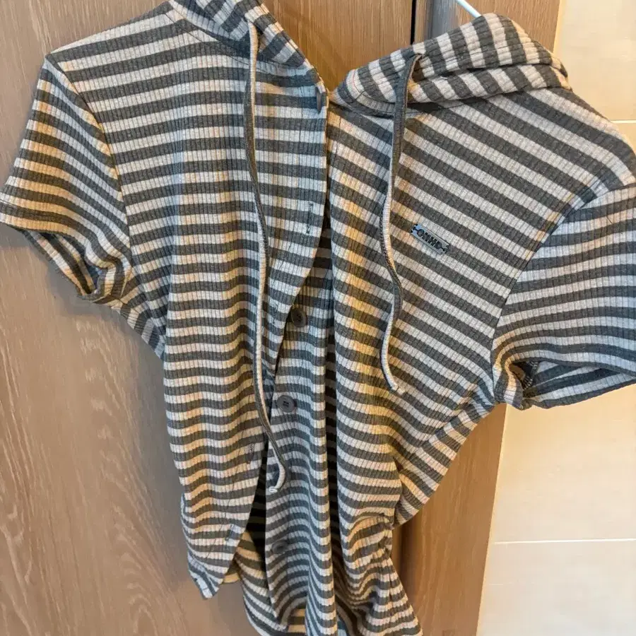 (새상품) ORDINARY HOLIDAY DIAGONAL LINE HOODIE 반팔후드