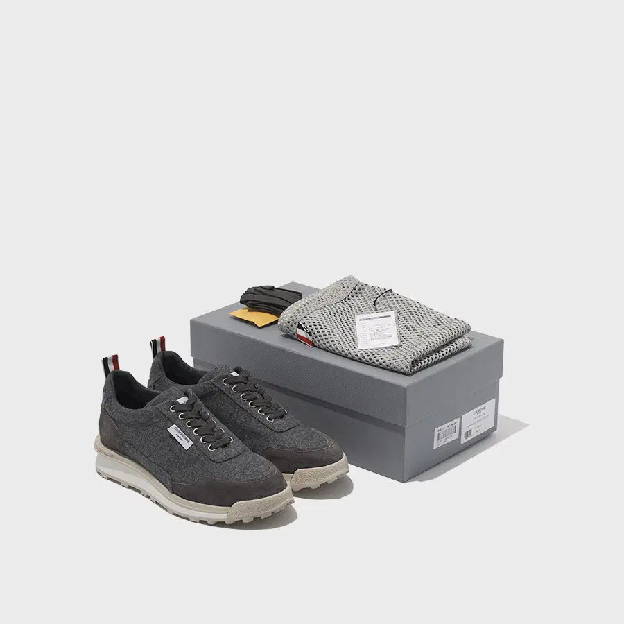 THOM BROWNE sneakers EU42