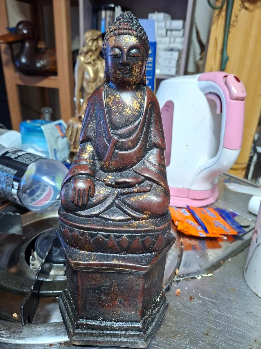 사연있는 좌상 철불상