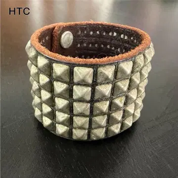HTC 스터드 가죽 팔찌