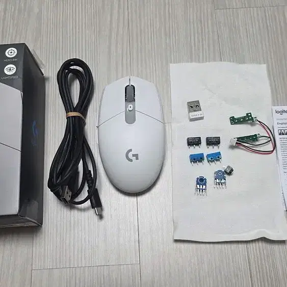 로지텍 G304X SUPERLIGH 지슈라 삼슈라 화이트 + 핫스왑 기판 + 버튼 +휠인코더