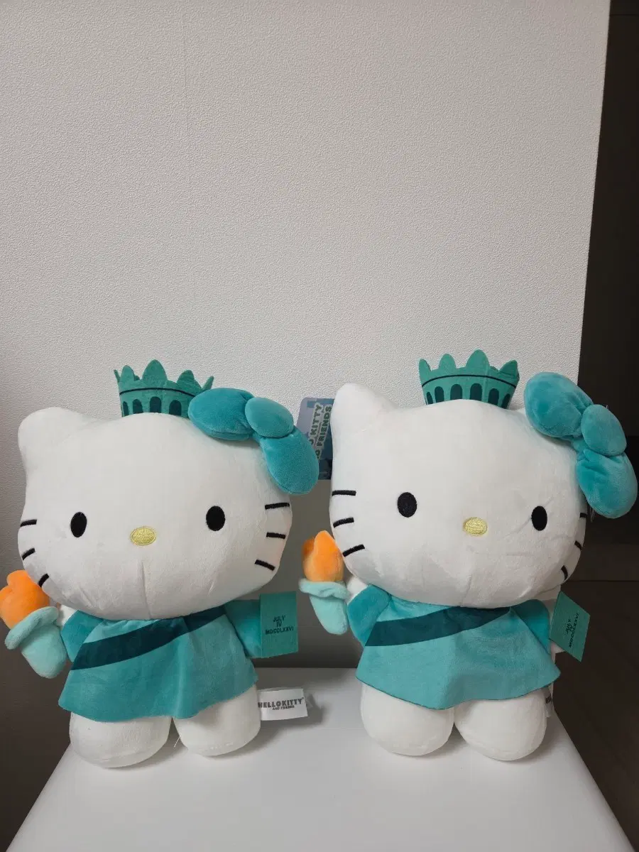 헬로키티 인형 자유의 여신상 버전