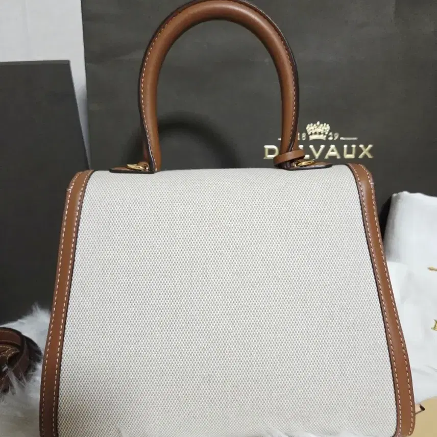 델보 델보(Delvaux)의 아이코닉 라인인 브리앙(Brillant) 캔버스 사진 6